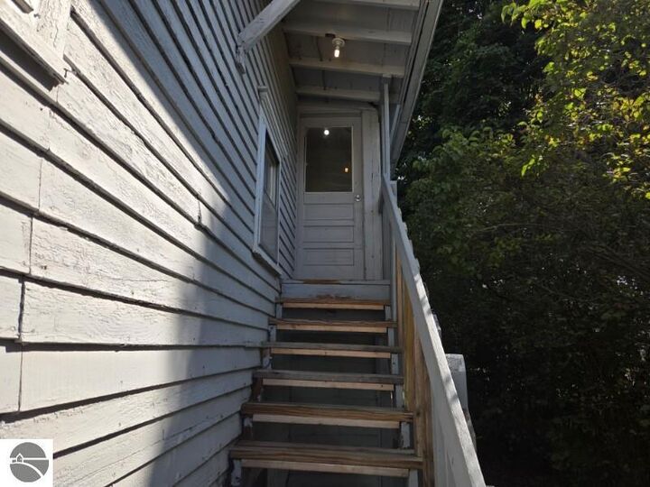 Property Photo:  1004 University Street  MI 48858 