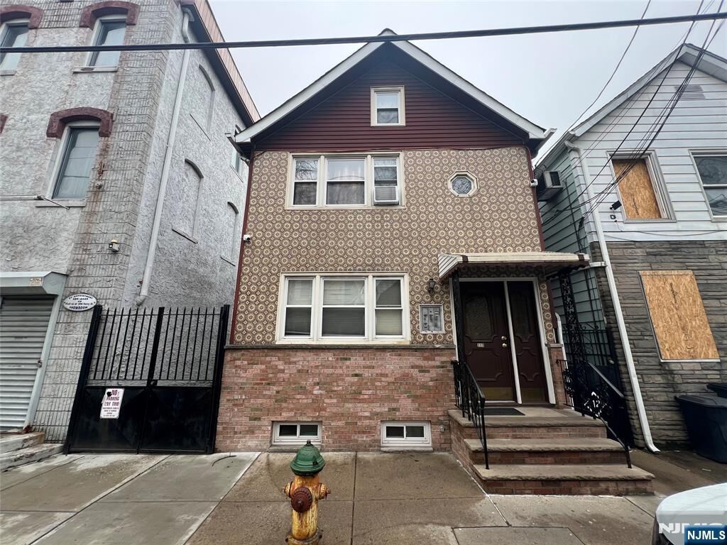 Property Photo:  112 Polk Street 1  NJ 07105 