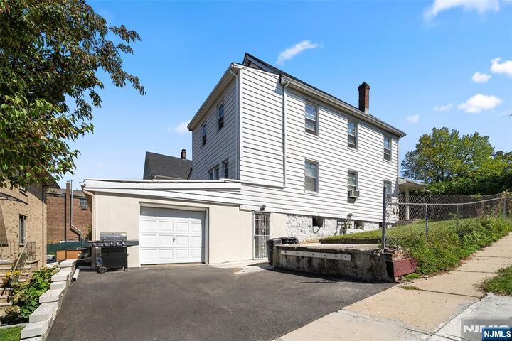 Property Photo:  539 Bergen Boulevard  NJ 07657 