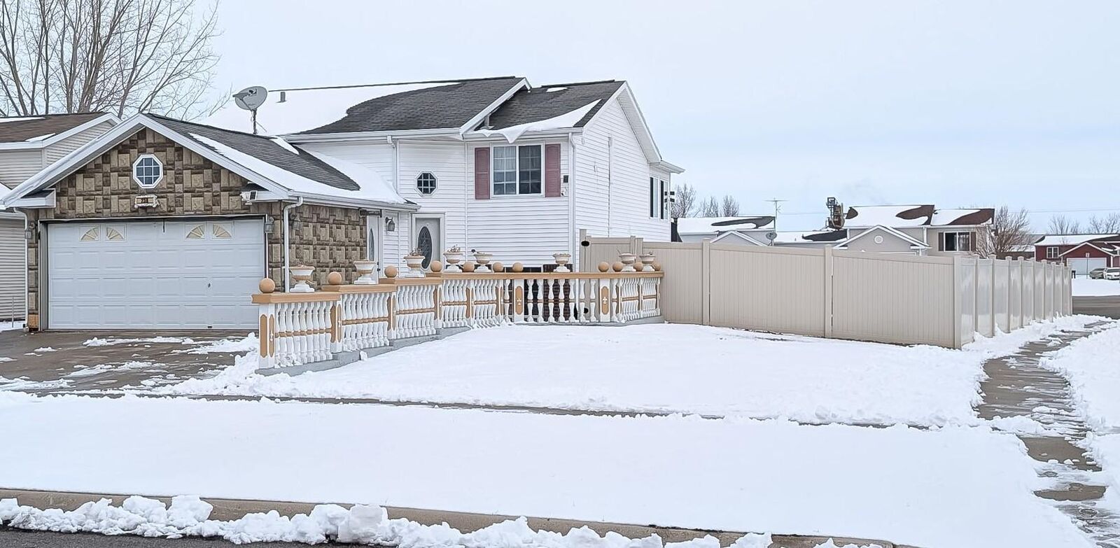 Property Photo: 238 Pinewood Boulevard ND 58078