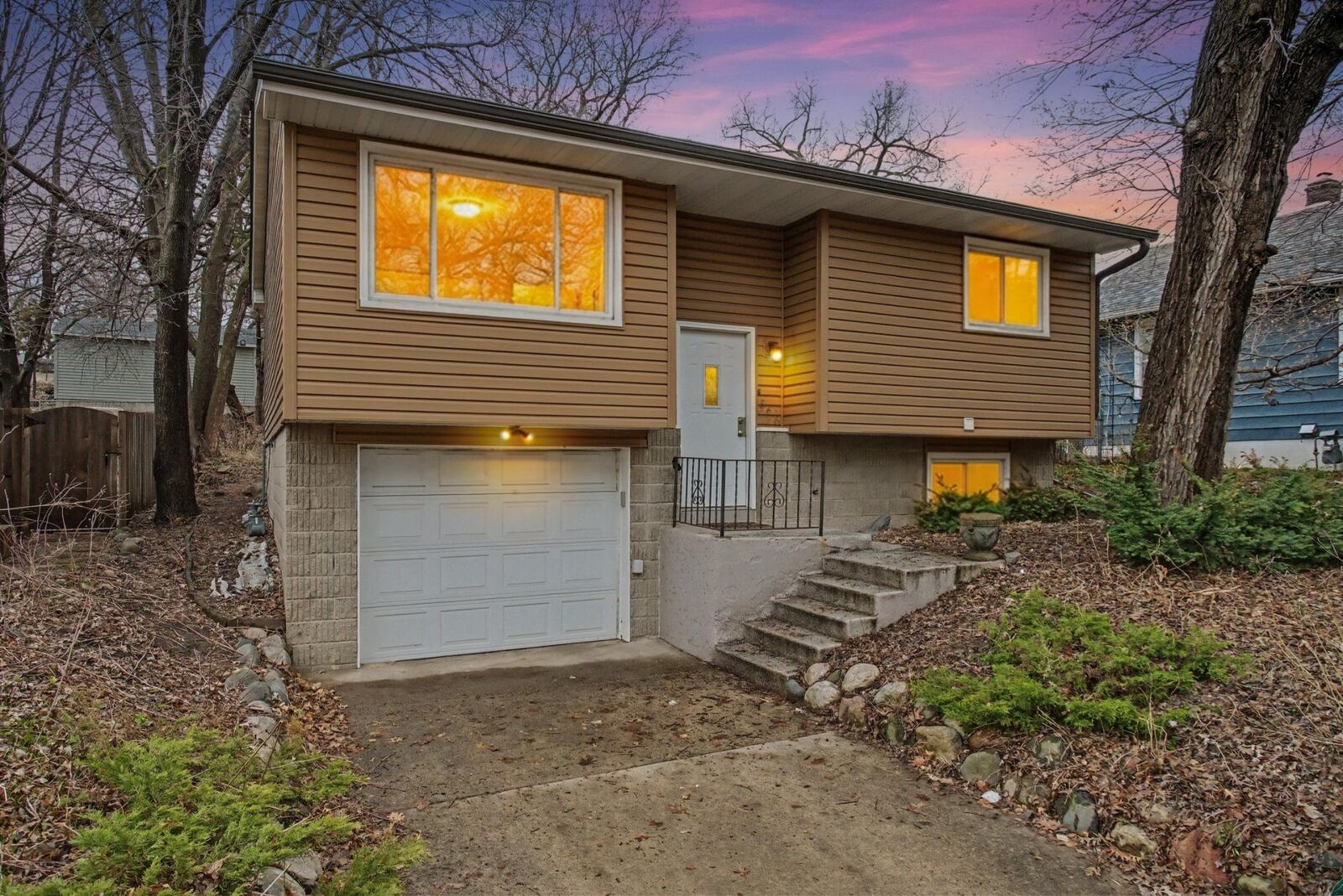 Property Photo:  866 Wheeler Street N  MN 55104 