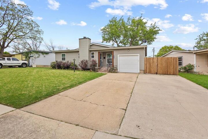 Property Photo: 2550 Brandywine Drive TX 75234