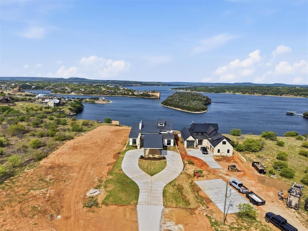 Property Photo:  961 E Hells Gate Dr  TX 76449 