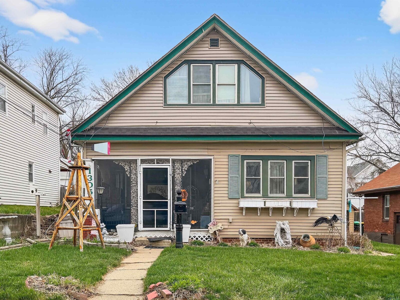 Property Photo: 1305 Hill Ave IA 51104