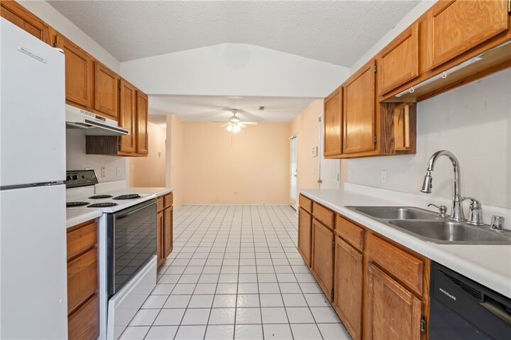 Property Photo:  3182 Oakfield Street  AR 72704 