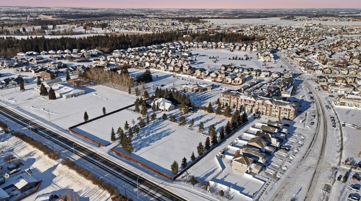 Photo de la propriété: 2650 55 Street AB T4P 0Y3