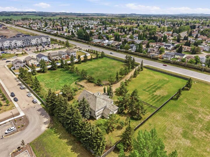 Photo de la propriété: 2650 55 Street AB T4P 0Y3