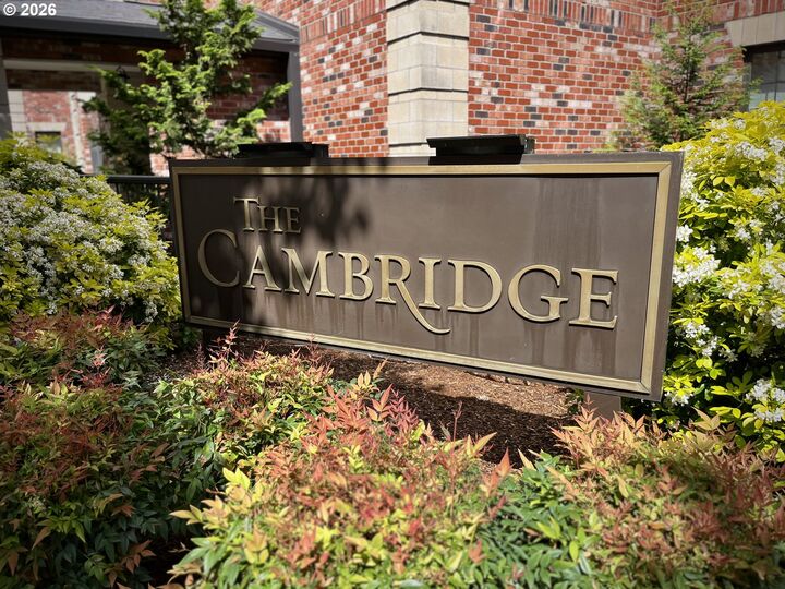 Property Photo:  2430 NW Westover Rd 1-202  OR 97210 