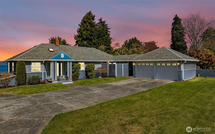Property Photo:  8424  East Side Drive NE  WA 98422 