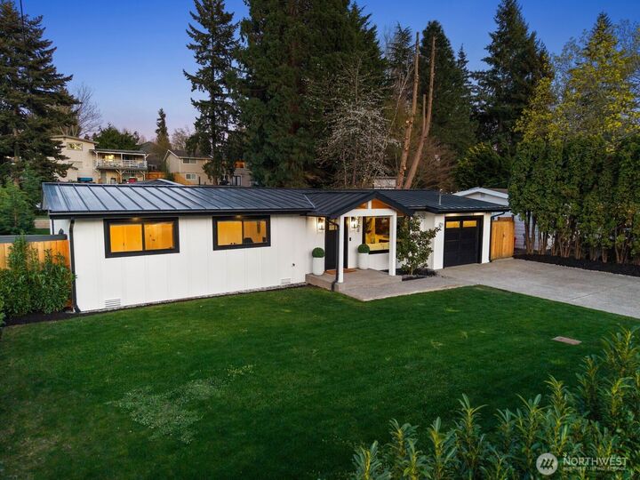 Property Photo:  2100  Dayton Avenue NE  WA 98056 