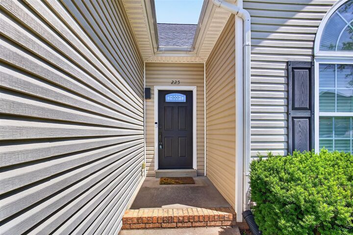 Property Photo:  225 Moultrie Court  KY 42104 