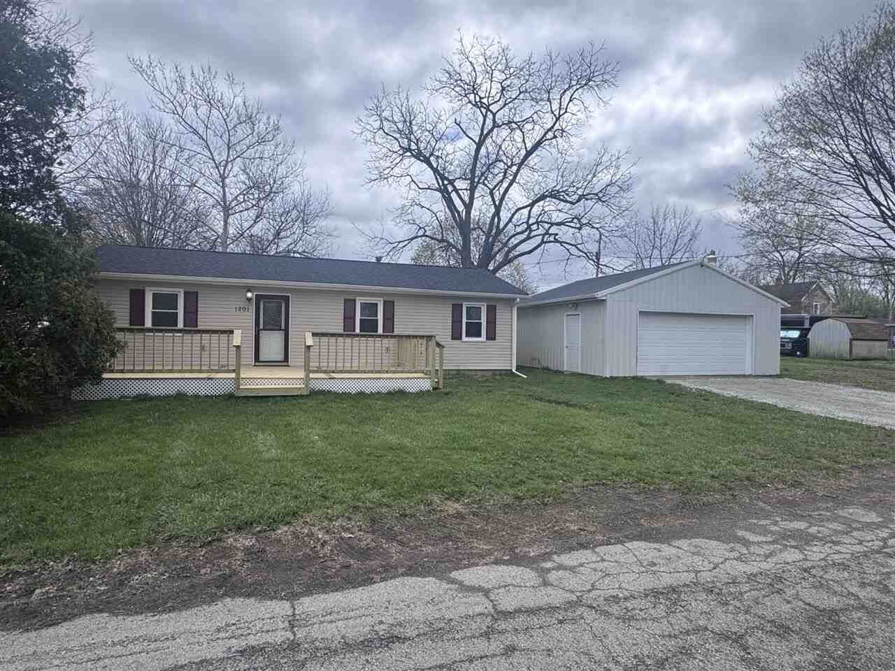 Property Photo:  1201 Parry Street  IN 47374 