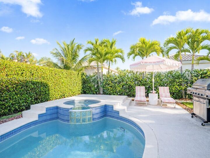 Property Photo: 6928 NW 33rd St FL 33063