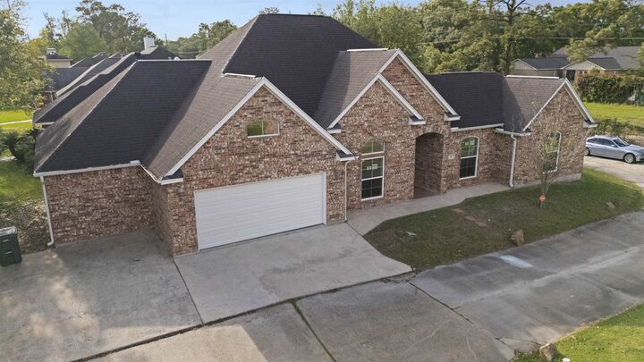 Property Photo:  6 Howell Ct  TX 77706 
