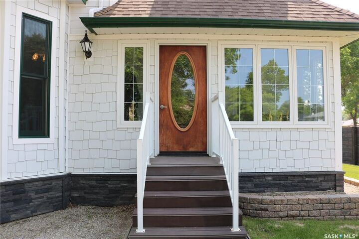 Property Photo:  1001 Mark Avenue  SK S0G 3N0 