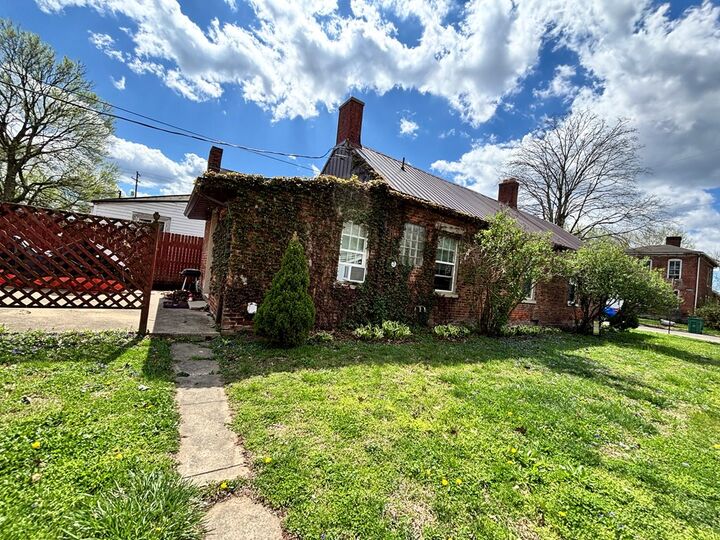 Property Photo:  107 Sugar Street  OH 45601 