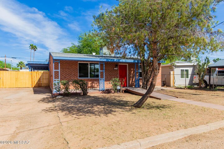 Property Photo:  718 N Benton Avenue  AZ 85711 