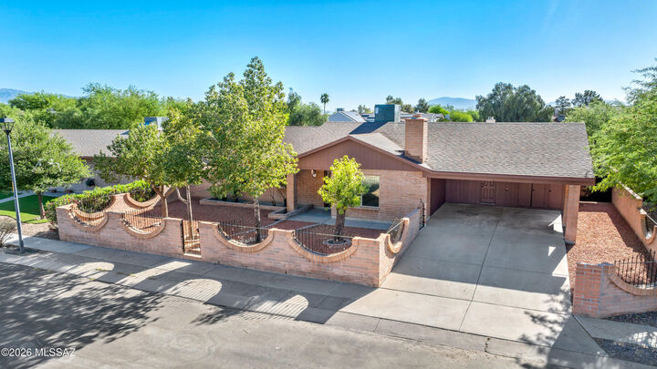 Property Photo:  5551 S Pin Oak Drive  AZ 85746 