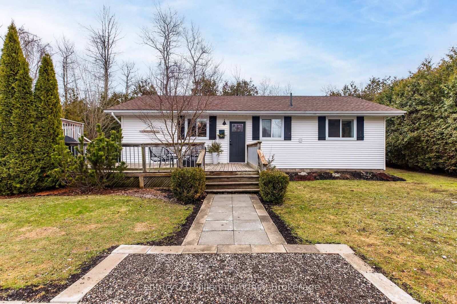 Property Photo: 100 South Rankin Street ON N0H 2L0