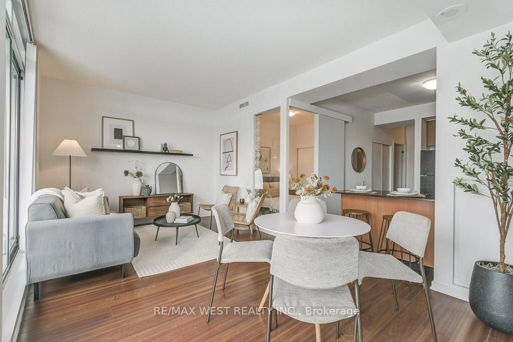 Property Photo: 30 Canterbury Place 501 ON M2N 0B9