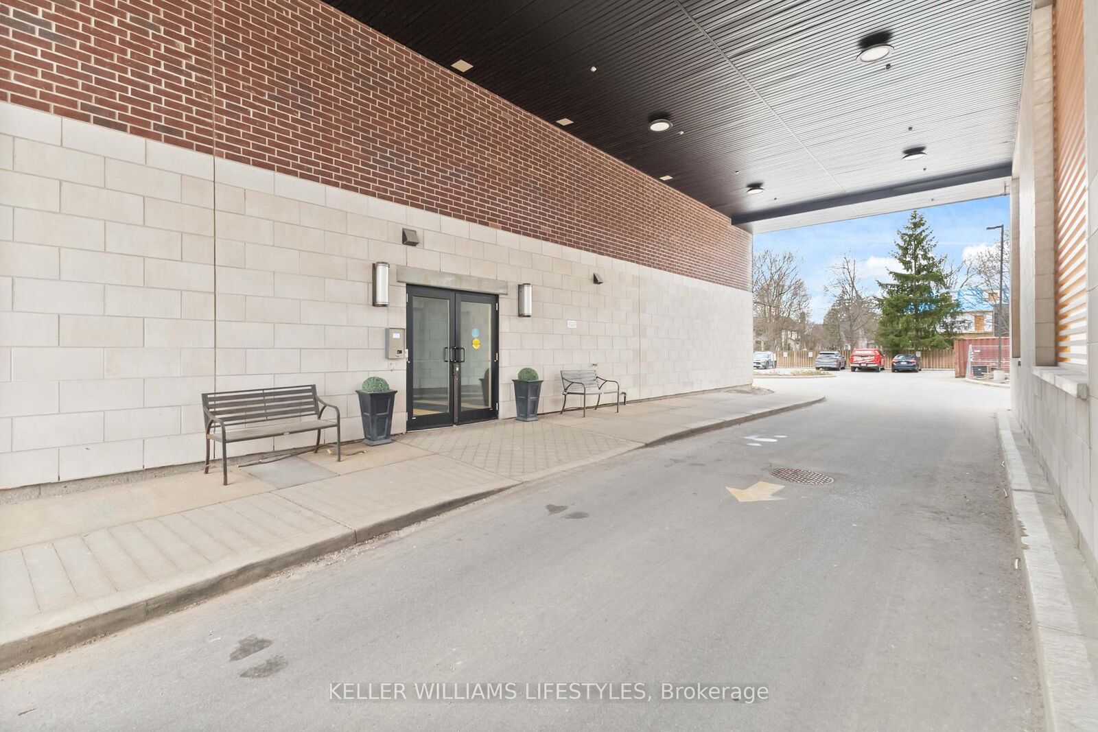 Property Photo: 89 Ridout Street S 305 ON N6C 3X2