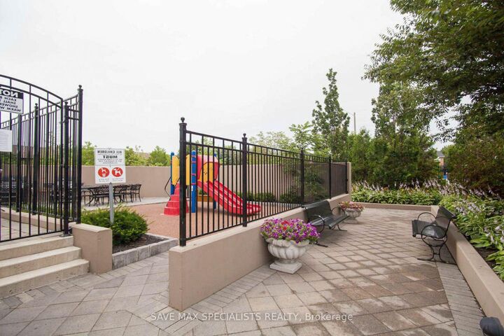 Property Photo: 220 Forum Drive 1809 ON L4Z 4K1