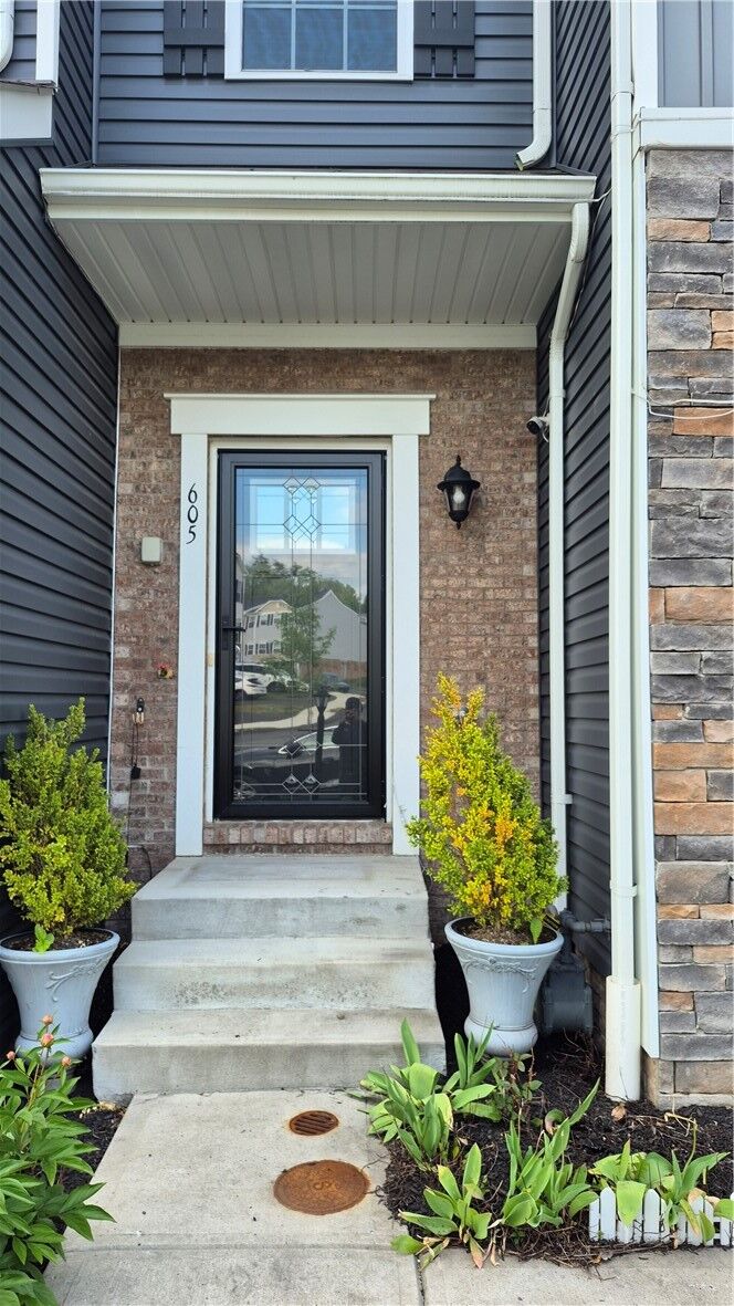 Property Photo: 605 Alessia Ct PA 15108