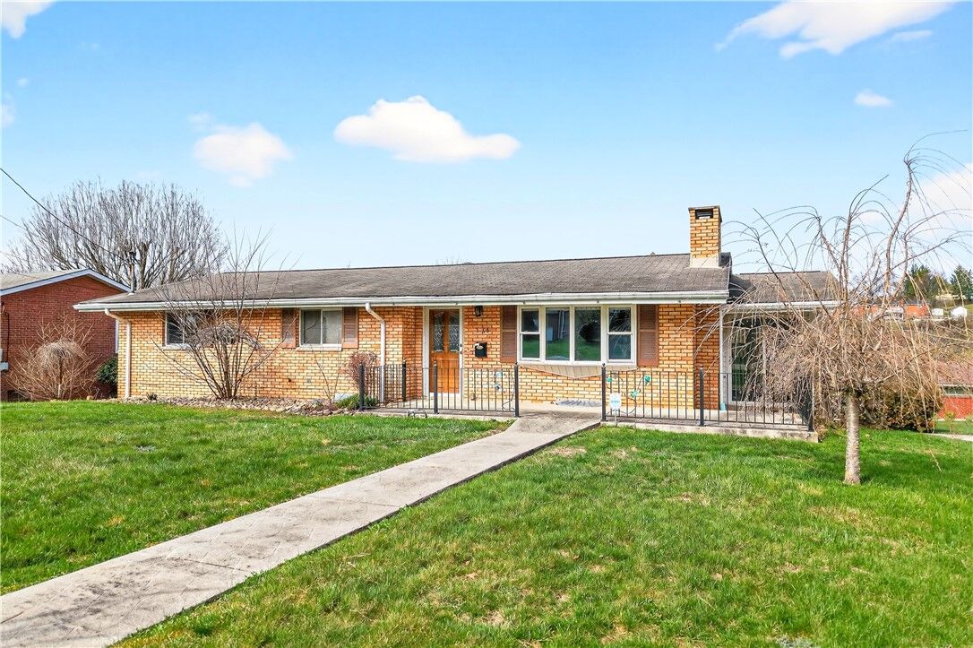 Property Photo:  1106 Skyline Dr  PA 15601 