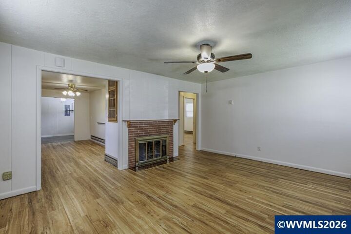 Property Photo:  1120 8th St NW  OR 97304 