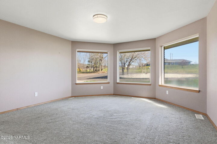 Property Photo:  200 Obrien Vista Ln  WA 98901 