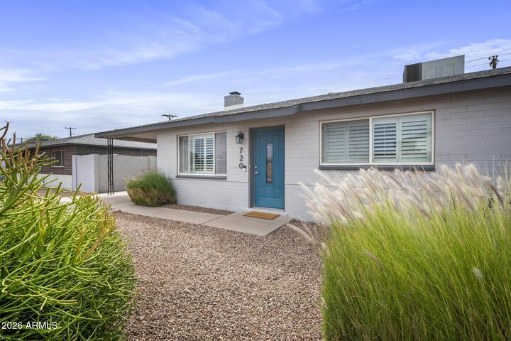 Property Photo: 720 N 72nd Place AZ 85257