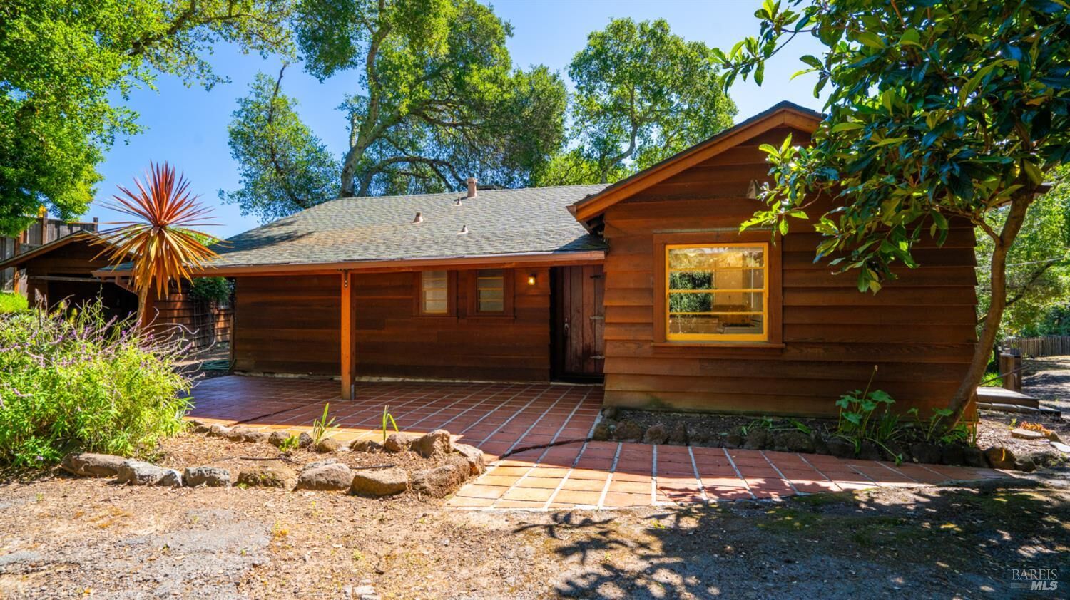 Property Photo:  22 Oak Road  CA 94930 