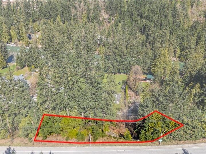 Property Photo: 320 Forrest Crescent BC V0X 1L4