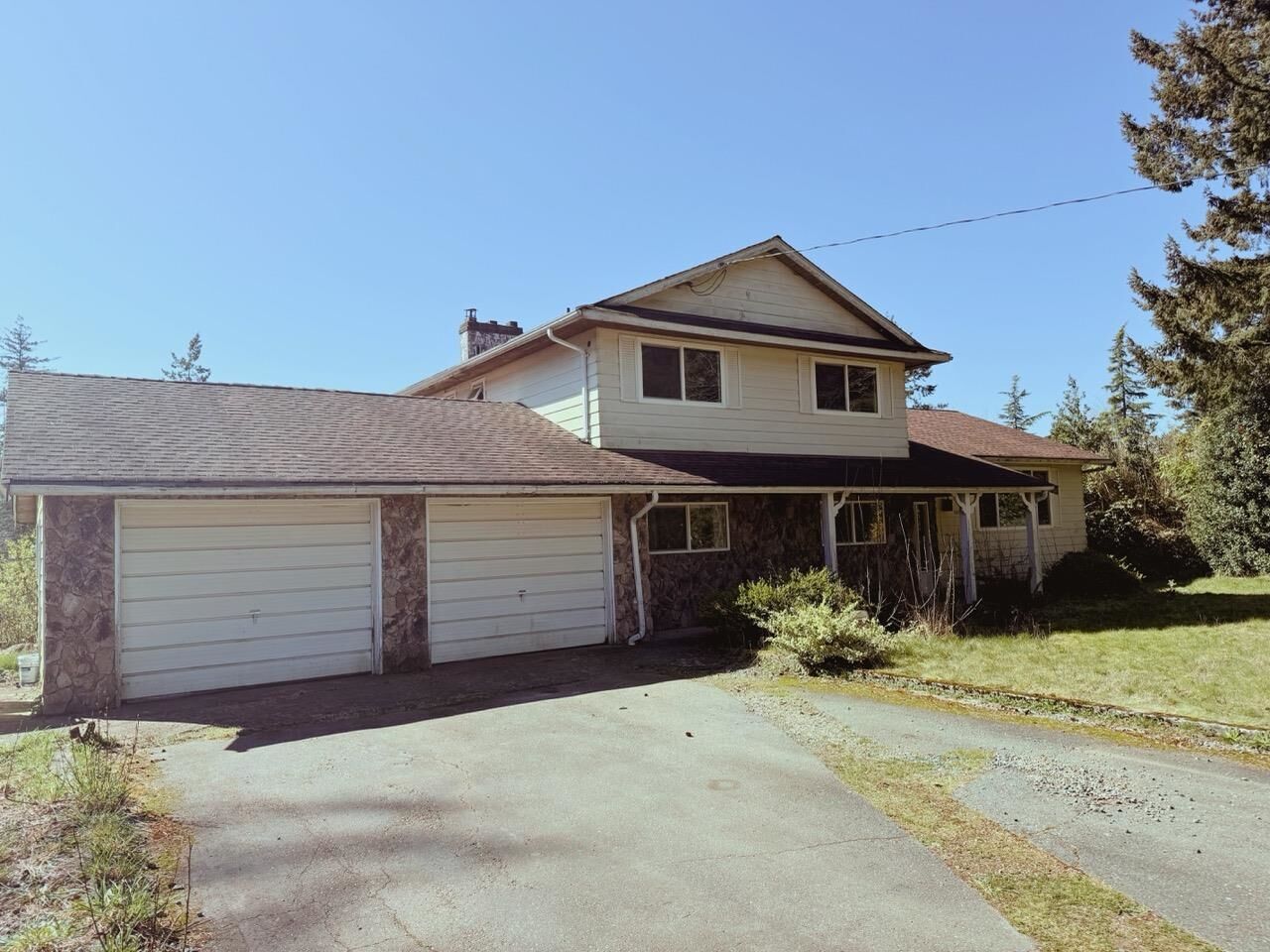 Property Photo:  16930 23 Avenue  BC V3Z 9Z2 