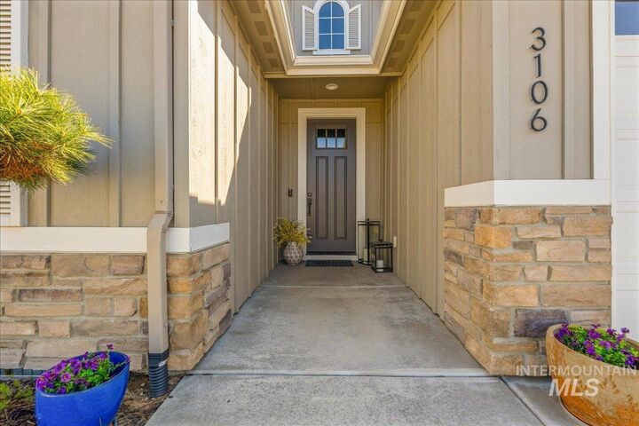 Property Photo:  3106 N Gaviola Ave  ID 83646 