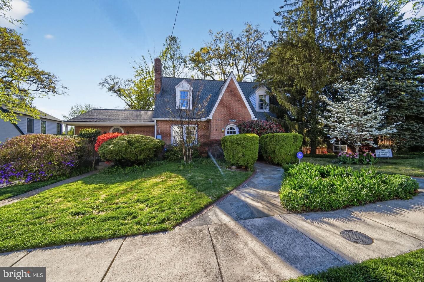 Property Photo: 1700 N Stafford Street VA 22207