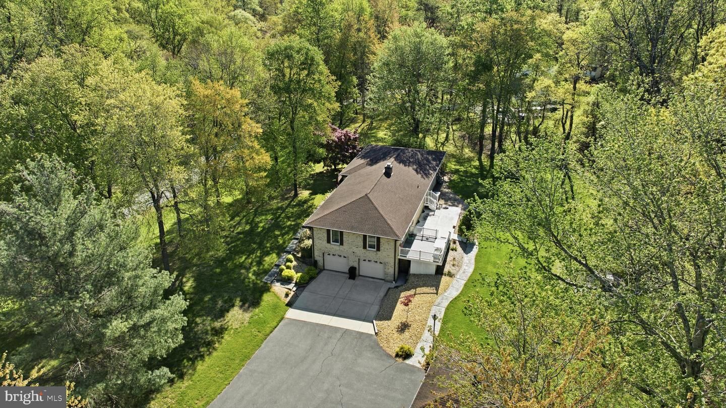 Property Photo:  4465 Camelot Drive  MD 20675 
