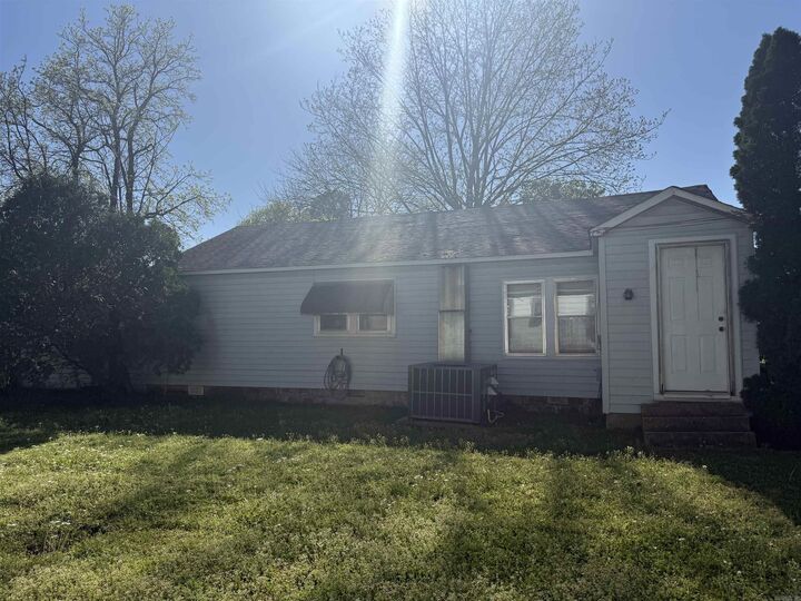 Property Photo:  813 Eaton St  AR 72422 