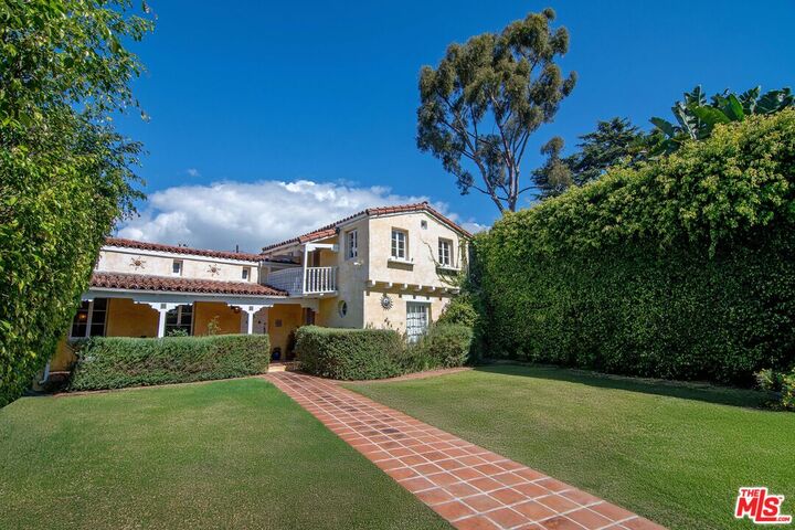 Property Photo:  731 San Vicente Blvd  CA 90402 