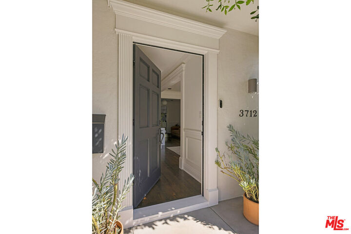 Property Photo:  3712 S Muirfield Rd  CA 90016 