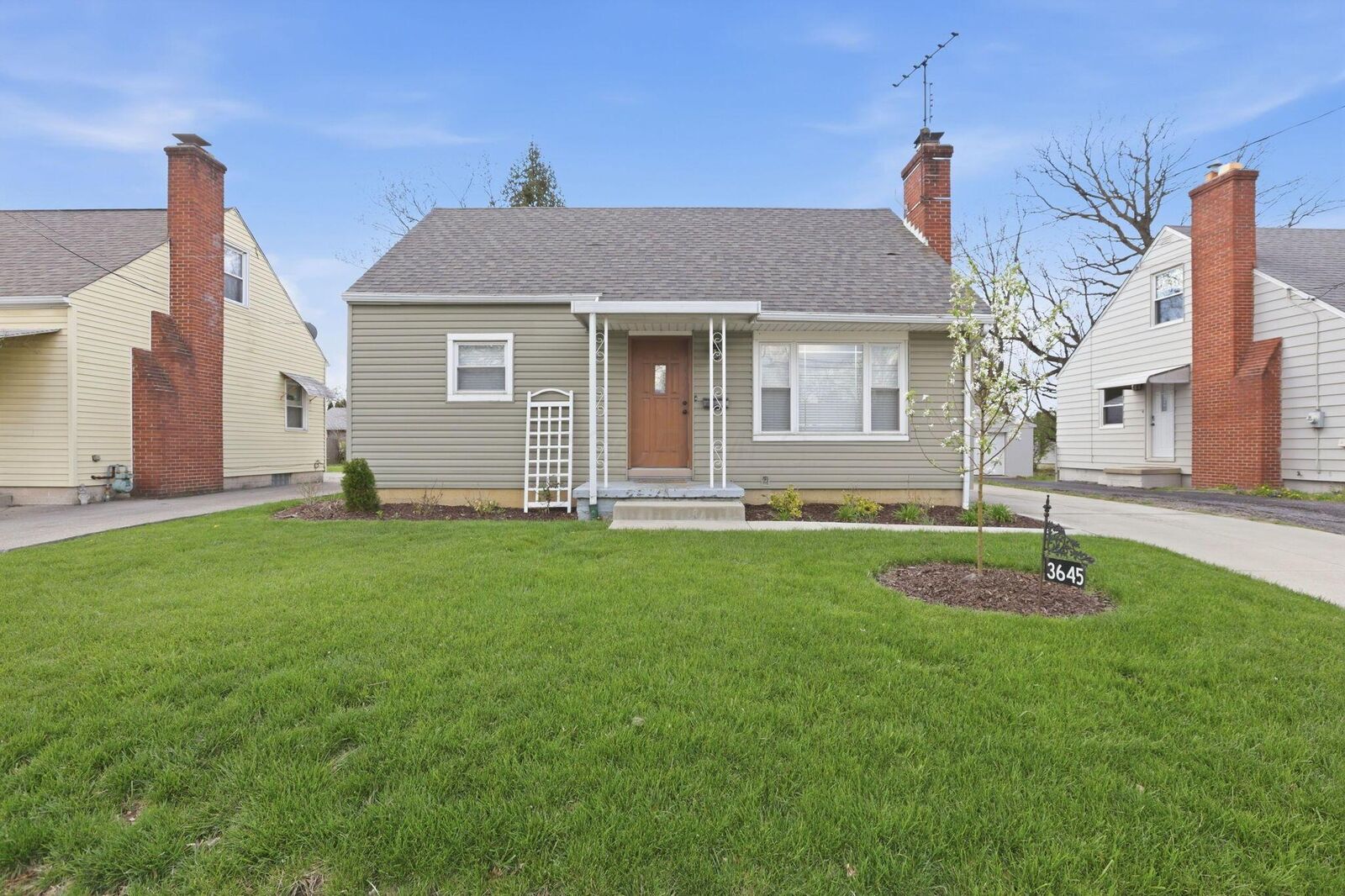 Property Photo:  3645 Maize Road  OH 43224 