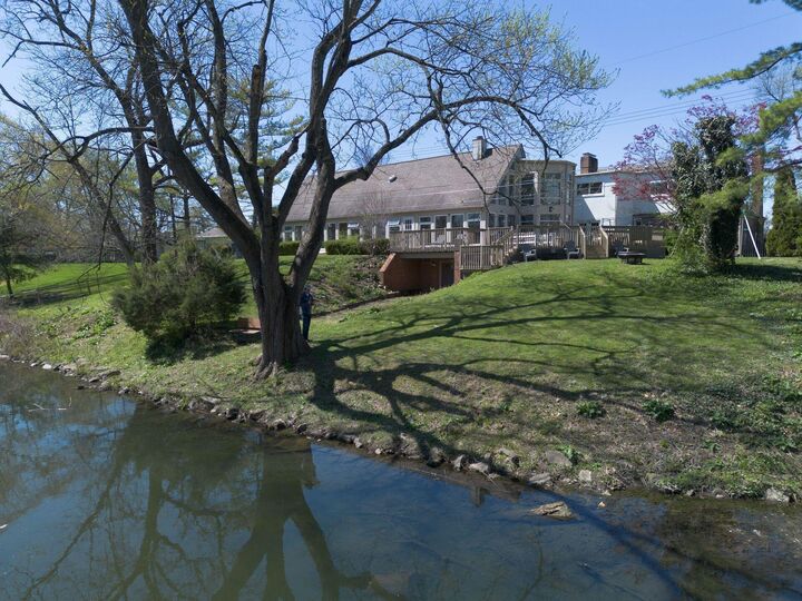 Property Photo:  2433 Brookwood Road  OH 43209 