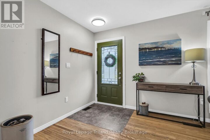 Property Photo:  107 Elmwood Crescent  ON N4S 2K4 