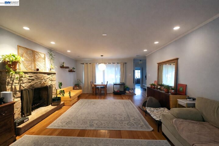 Property Photo:  4015 Rusting Ave  CA 94605 
