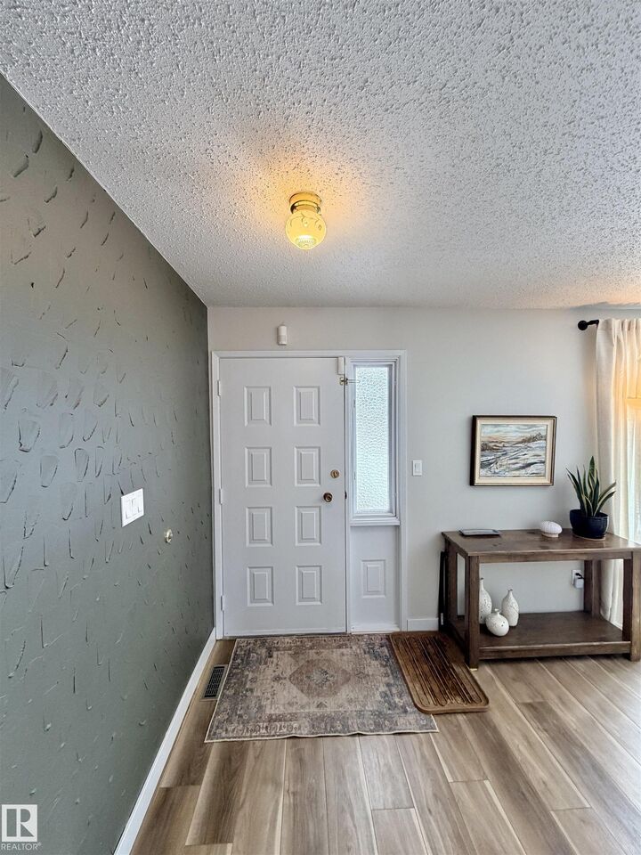 Photo de la propriété:  5206 56A Street  AB T0A 3A1 