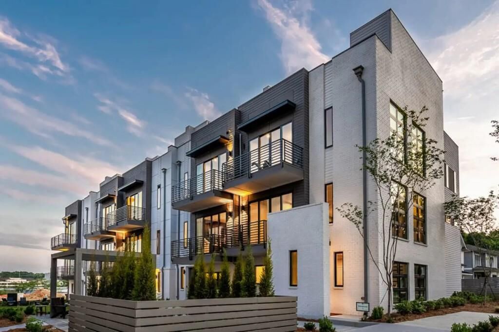 Property Photo:  452 Plateau Place NW  GA 30309 