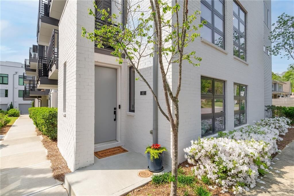 Property Photo: 452 Plateau Place NW GA 30309