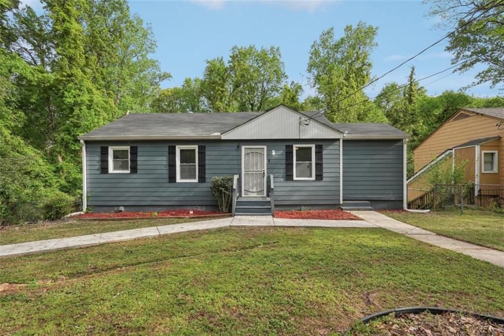Property Photo: 172 Meador Way SE GA 30315