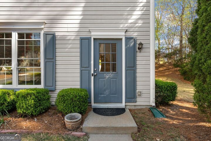 Property Photo:  1215 Whitestone Ridge  GA 30005 