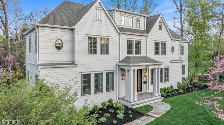 Property Photo:  909 Wyandotte Trl  NJ 07090 